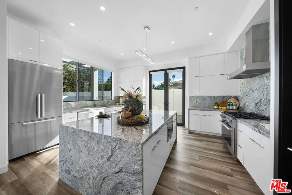 5812 Willis Avenue Sherman Oaks, CA 91411