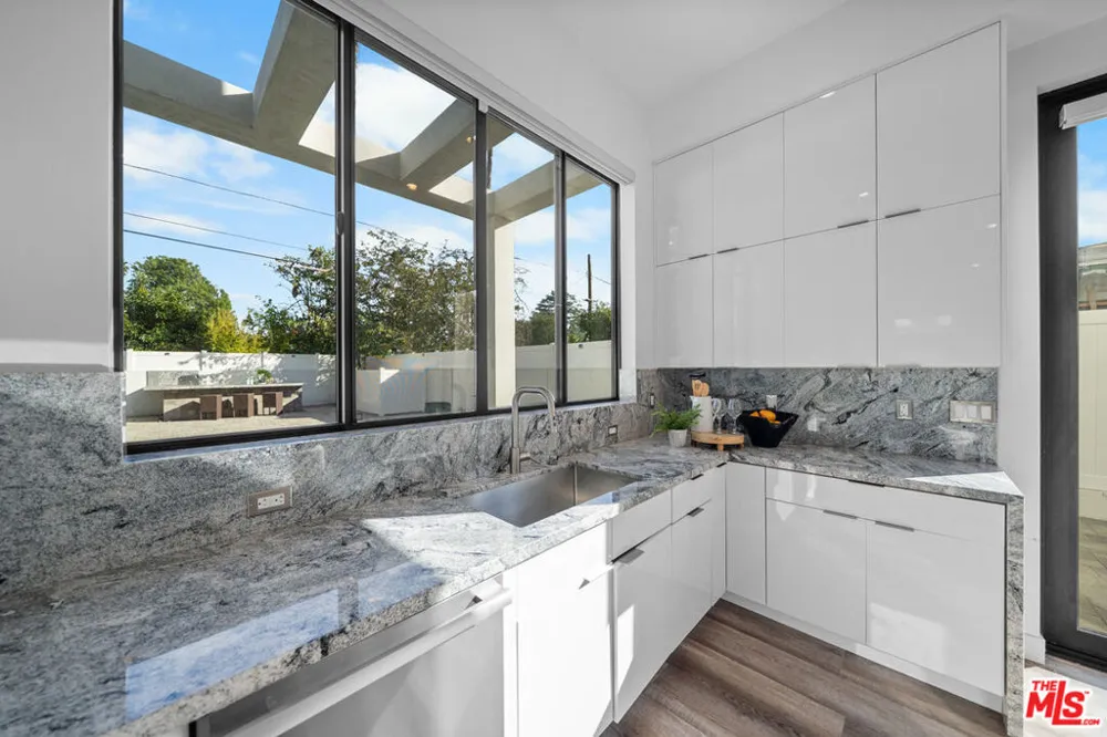 5812 Willis Avenue Sherman Oaks, CA 91411