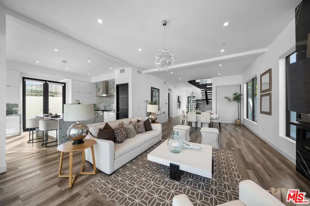 5812 Willis Avenue Sherman Oaks, CA 91411