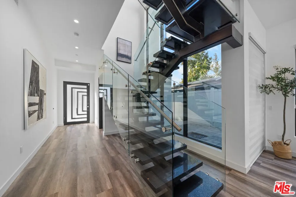 5812 Willis Avenue Sherman Oaks, CA 91411