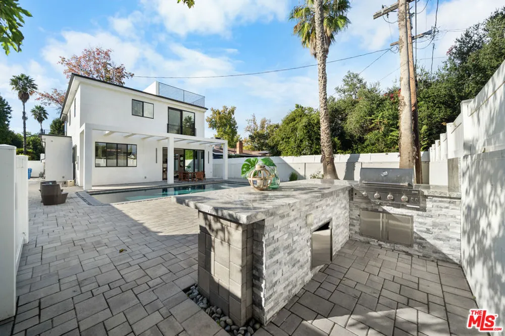 5812 Willis Avenue Sherman Oaks, CA 91411
