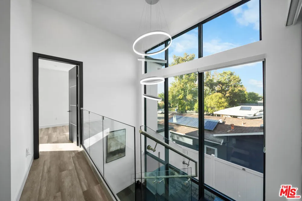 5812 Willis Avenue Sherman Oaks, CA 91411