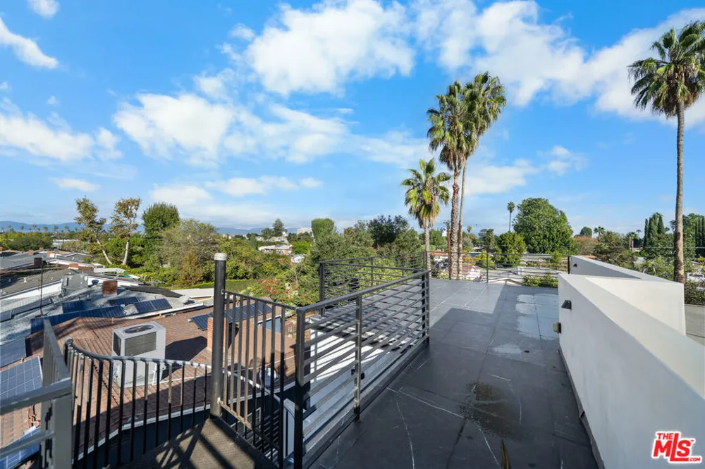 5812 Willis Avenue Sherman Oaks, CA 91411