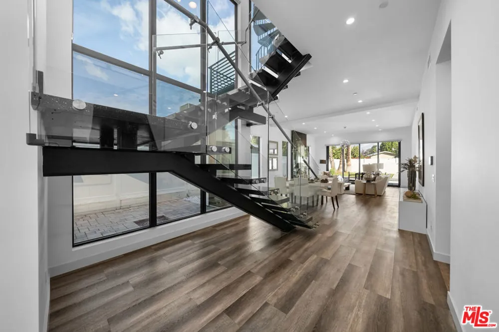 5812 Willis Avenue Sherman Oaks, CA 91411