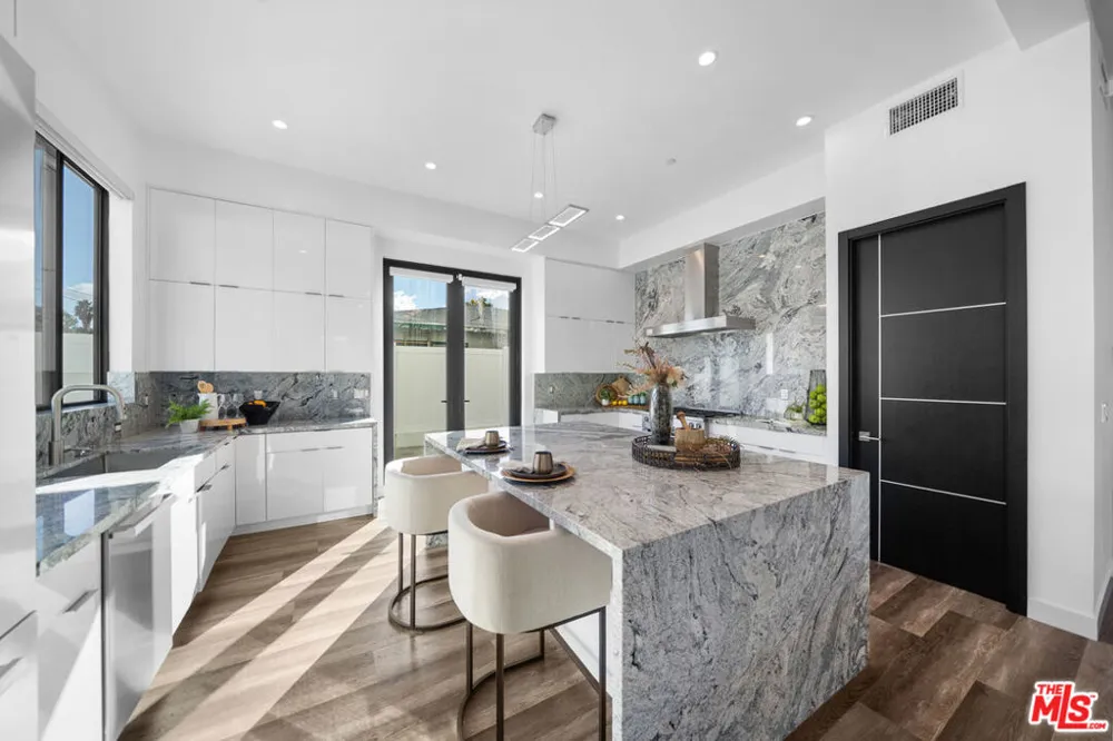 5812 Willis Avenue Sherman Oaks, CA 91411