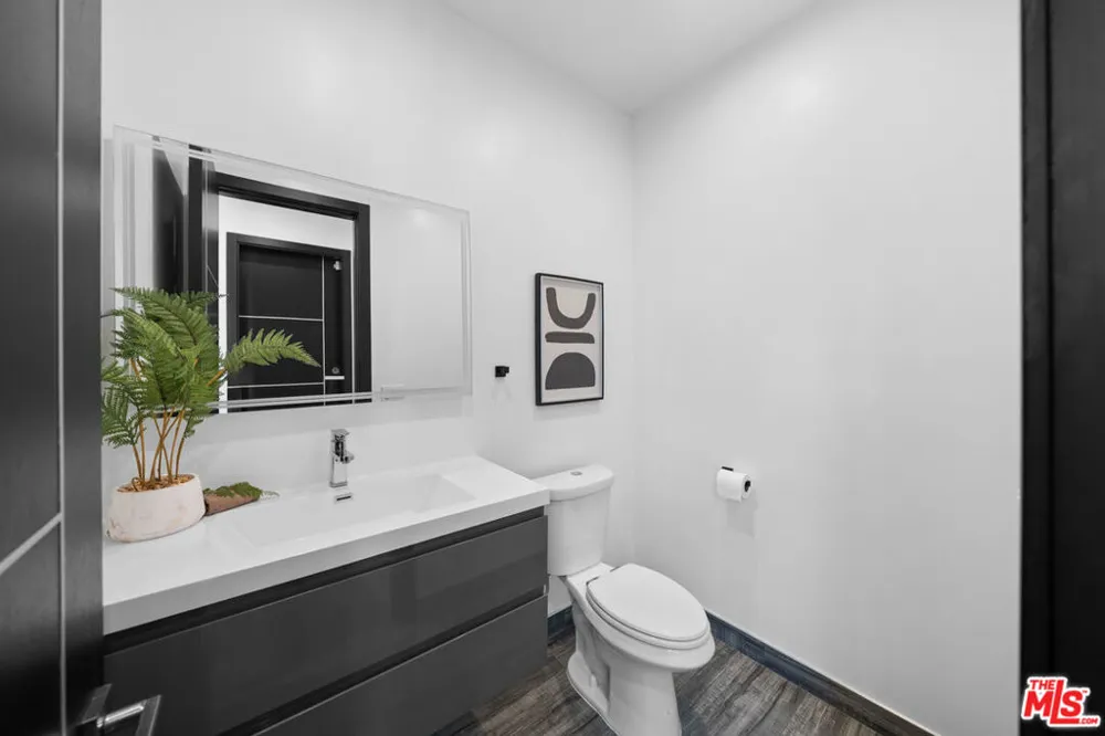 5812 Willis Avenue Sherman Oaks, CA 91411
