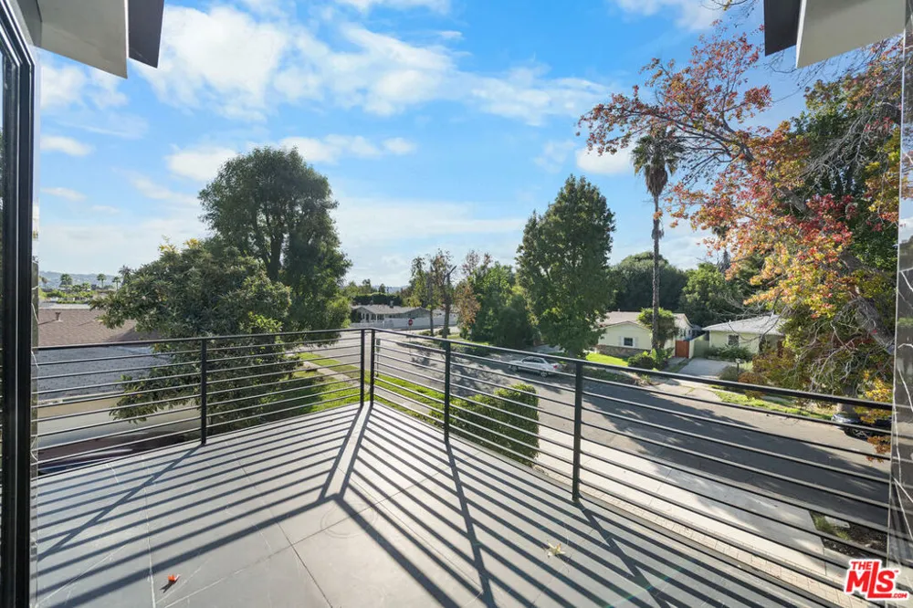 5812 Willis Avenue Sherman Oaks, CA 91411