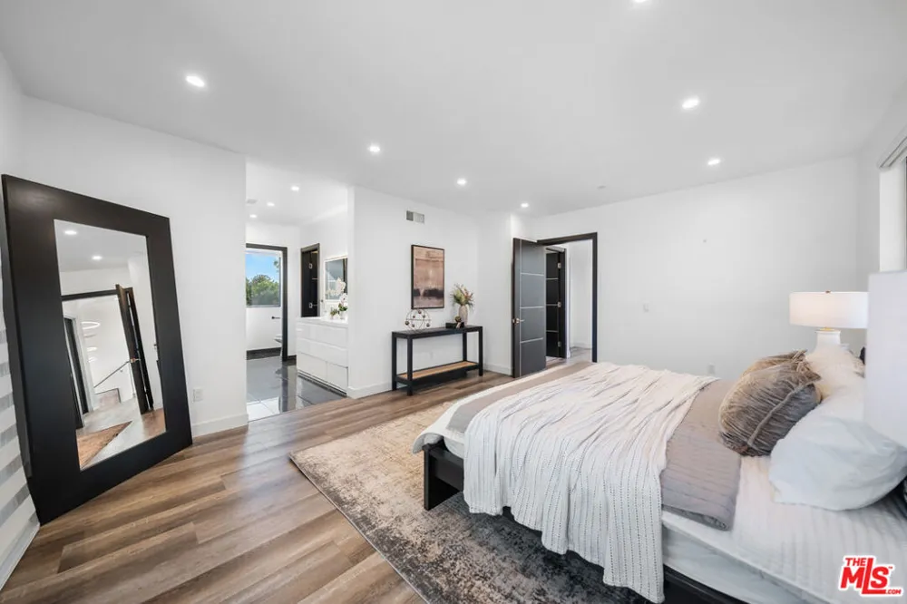 5812 Willis Avenue Sherman Oaks, CA 91411