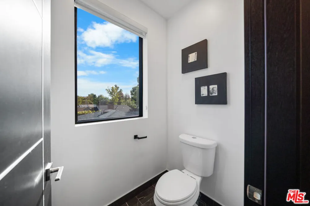 5812 Willis Avenue Sherman Oaks, CA 91411