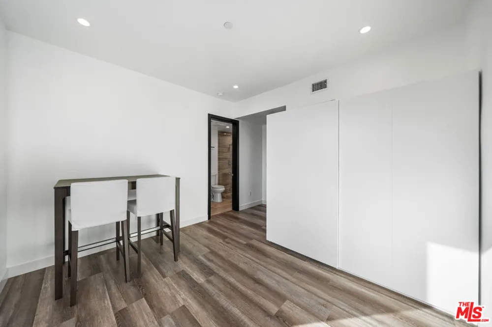 5812 Willis Avenue Sherman Oaks, CA 91411