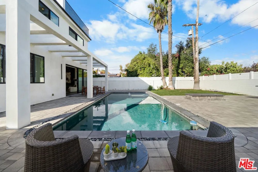 5812 Willis Avenue Sherman Oaks, CA 91411