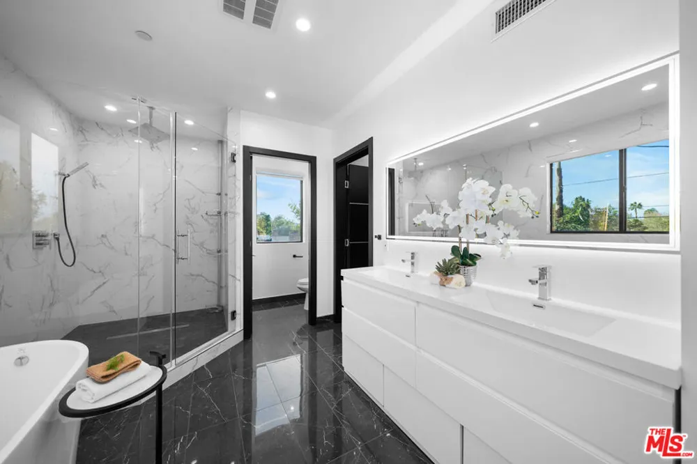 5812 Willis Avenue Sherman Oaks, CA 91411
