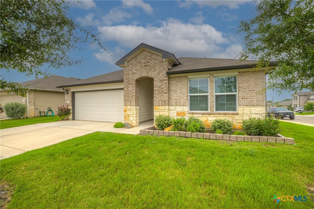 800 Bahia Place Seguin, TX 78155