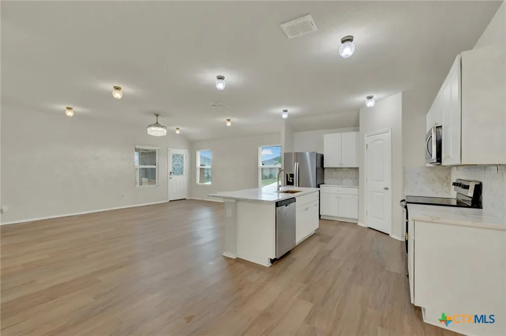 800 Bahia Place Seguin, TX 78155