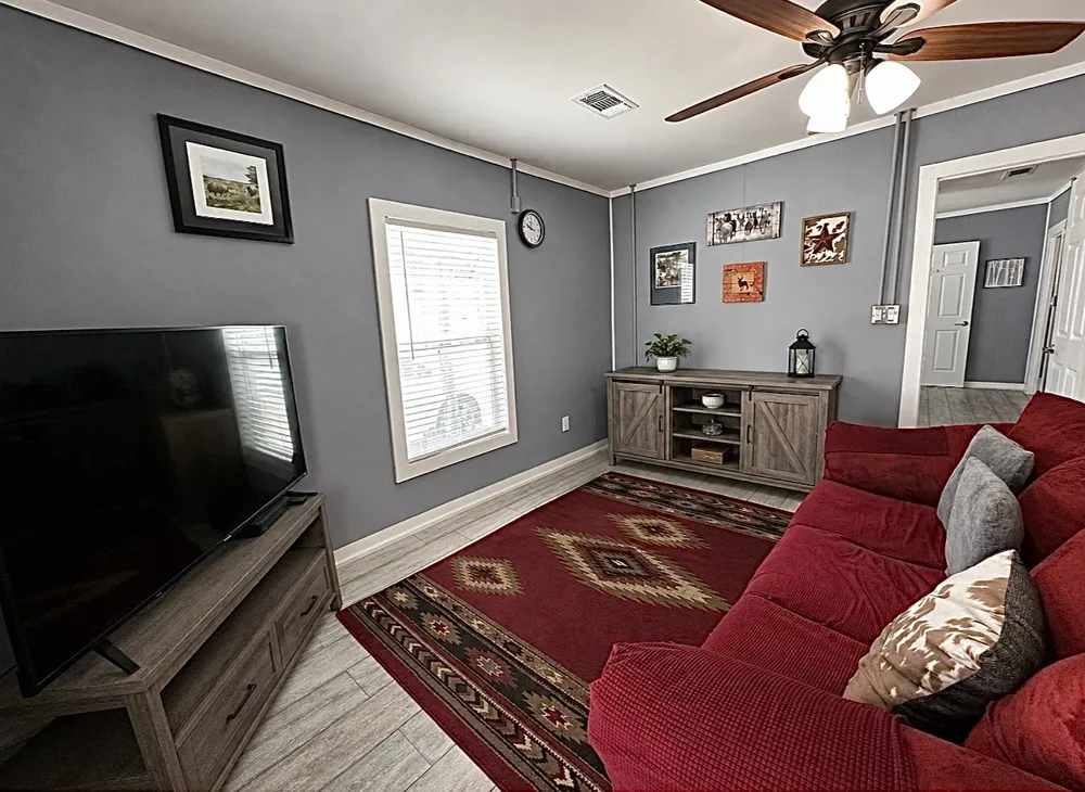 506 W Grand Avenue Comanche, TX 76442