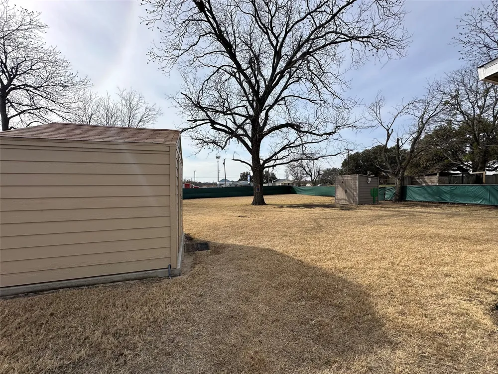 506 W Grand Avenue Comanche, TX 76442