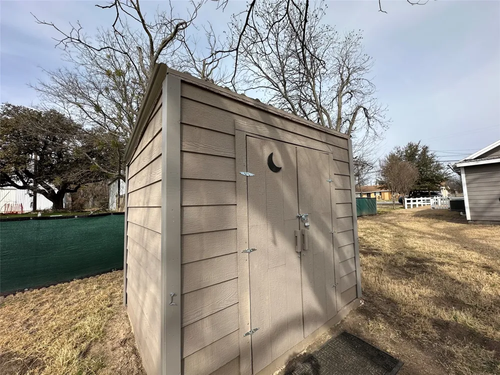 506 W Grand Avenue Comanche, TX 76442