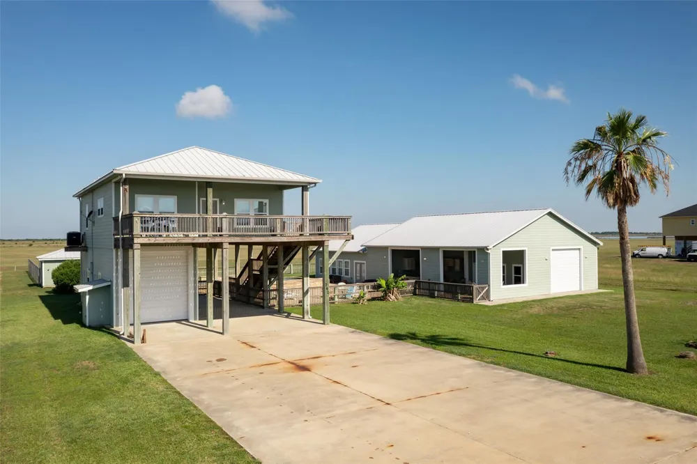 742 Bay Drive Palacios, TX 77465