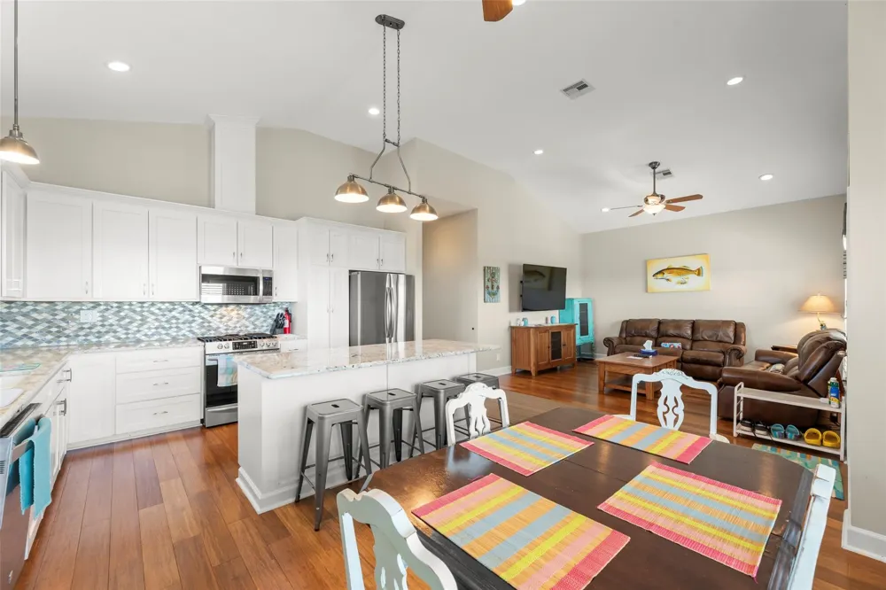 742 Bay Drive Palacios, TX 77465