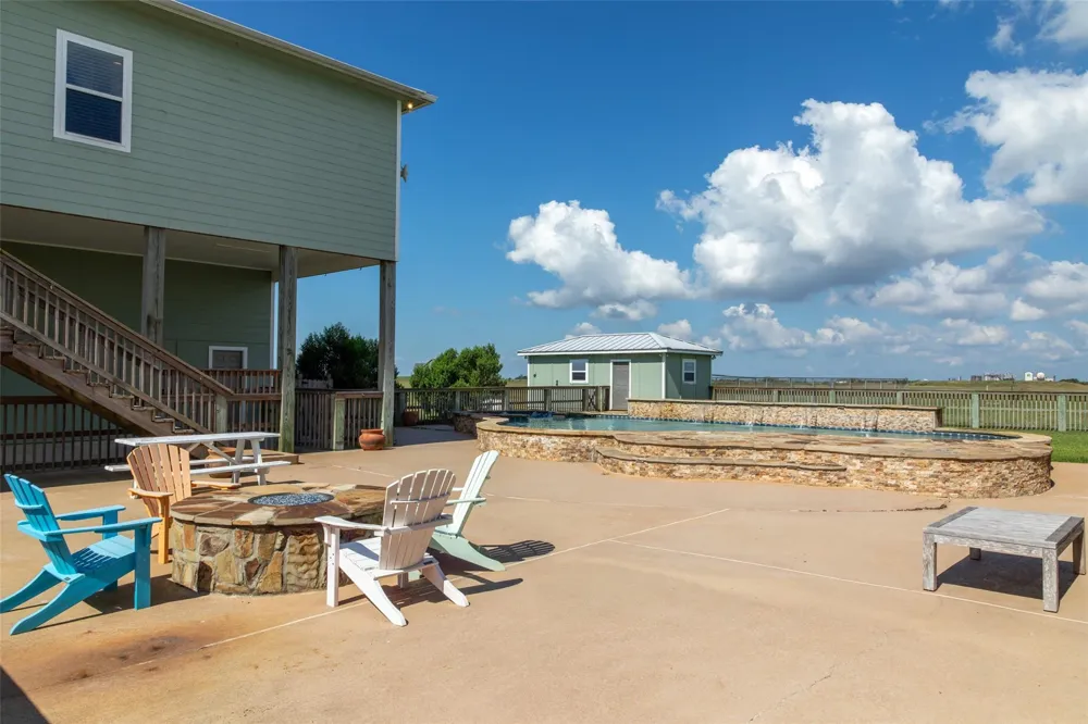 742 Bay Drive Palacios, TX 77465