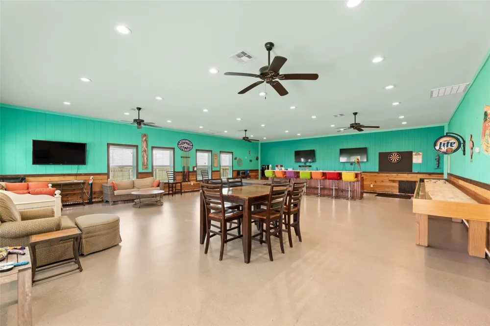 742 Bay Drive Palacios, TX 77465