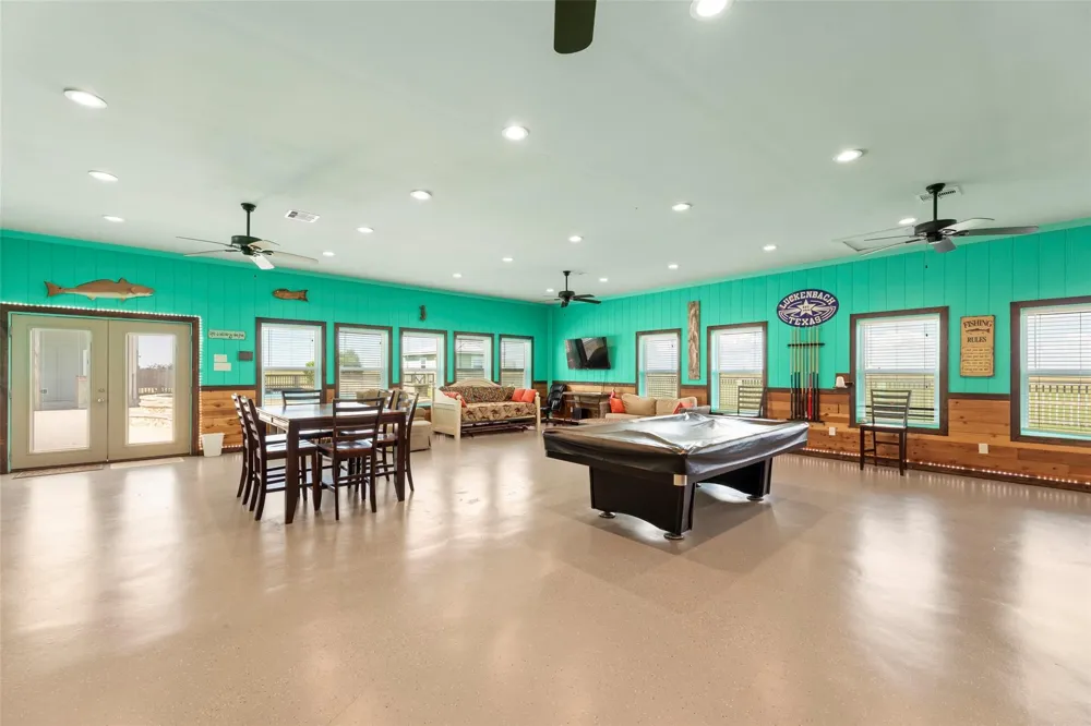 742 Bay Drive Palacios, TX 77465