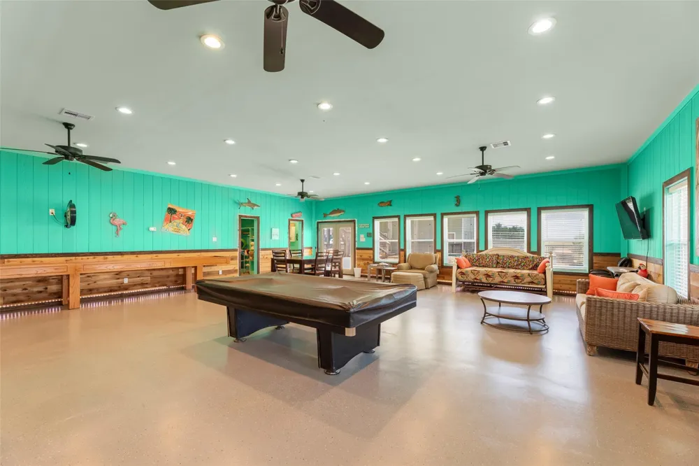 742 Bay Drive Palacios, TX 77465