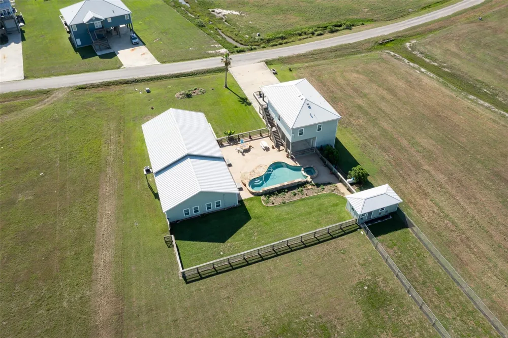 742 Bay Drive Palacios, TX 77465