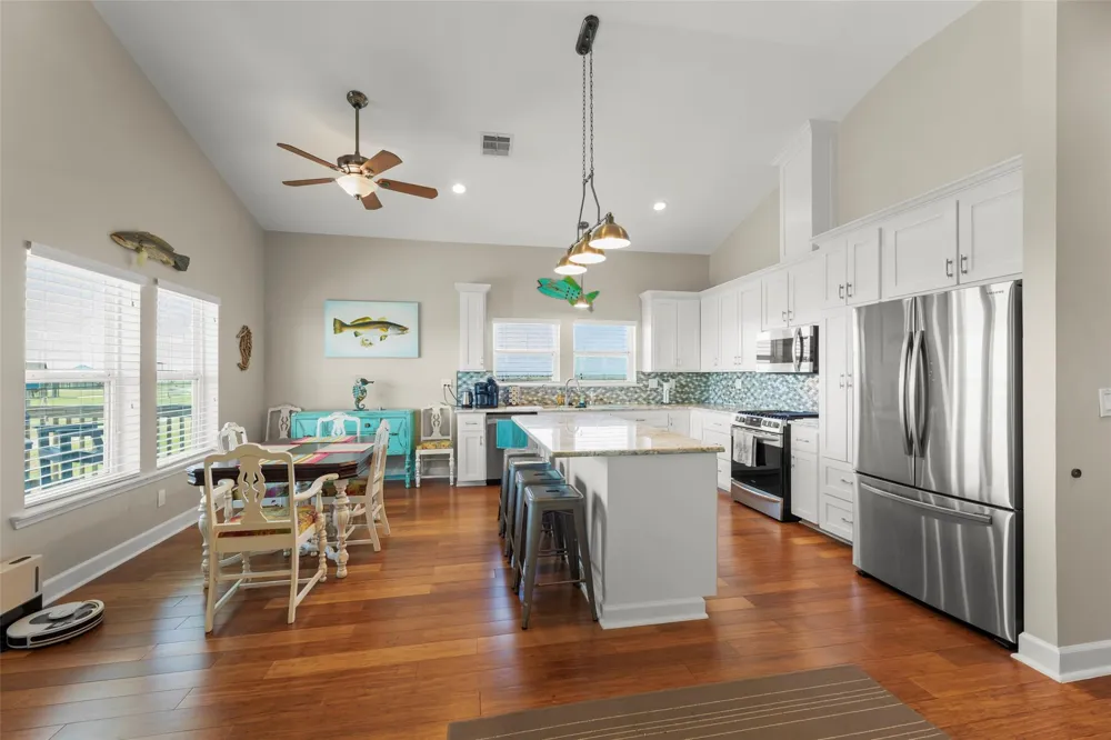 742 Bay Drive Palacios, TX 77465