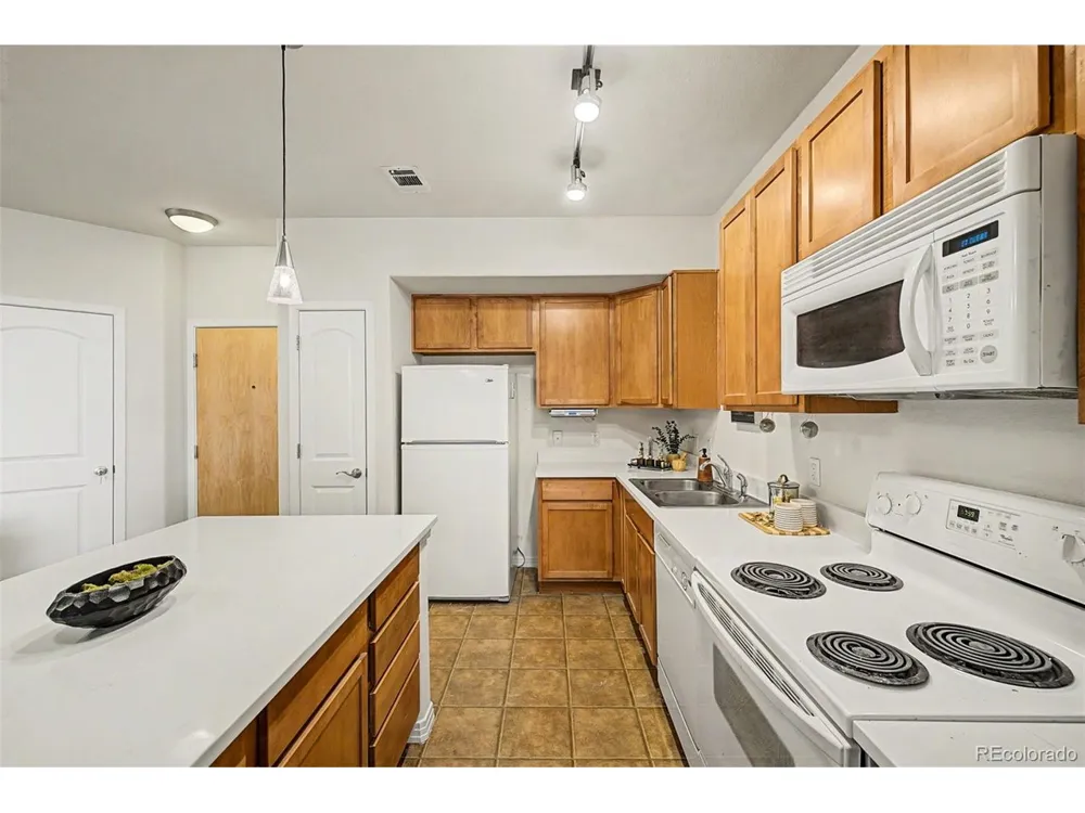 10184 Park Meadows Drive #1206 Lone Tree, CO 80124