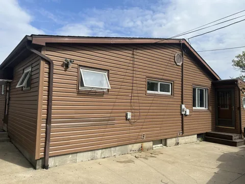 8212 W 128th Place