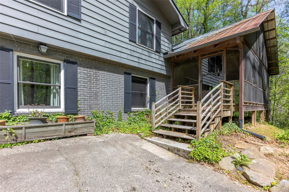 138 Stillwagon Lane Cedar Mountain, NC 28718