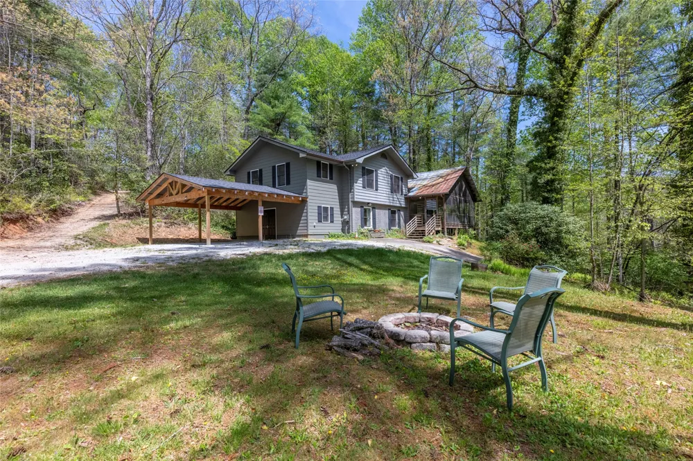138 Stillwagon Lane Cedar Mountain, NC 28718