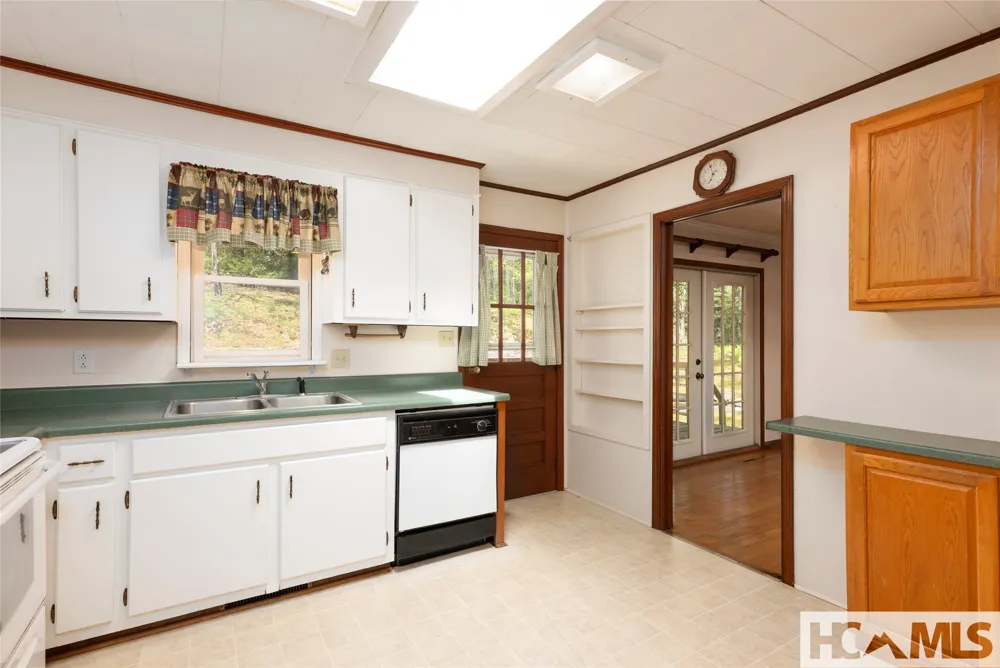 138 Stillwagon Lane Cedar Mountain, NC 28718