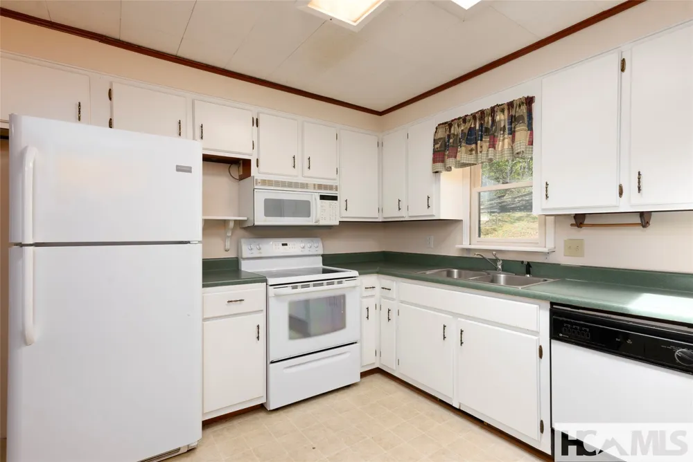138 Stillwagon Lane Cedar Mountain, NC 28718
