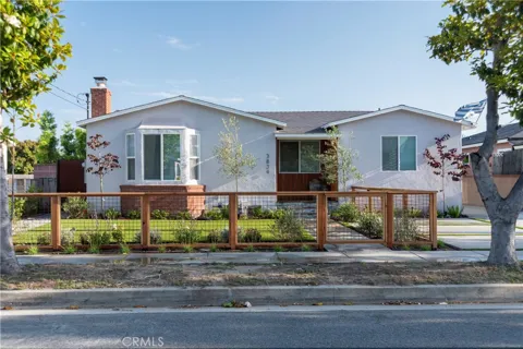 3834 W 111th