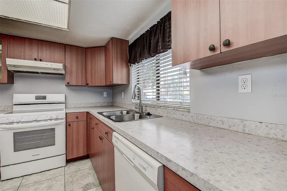 860 S VILLAGE DRIVE #106 St Petersburg, FL 33716