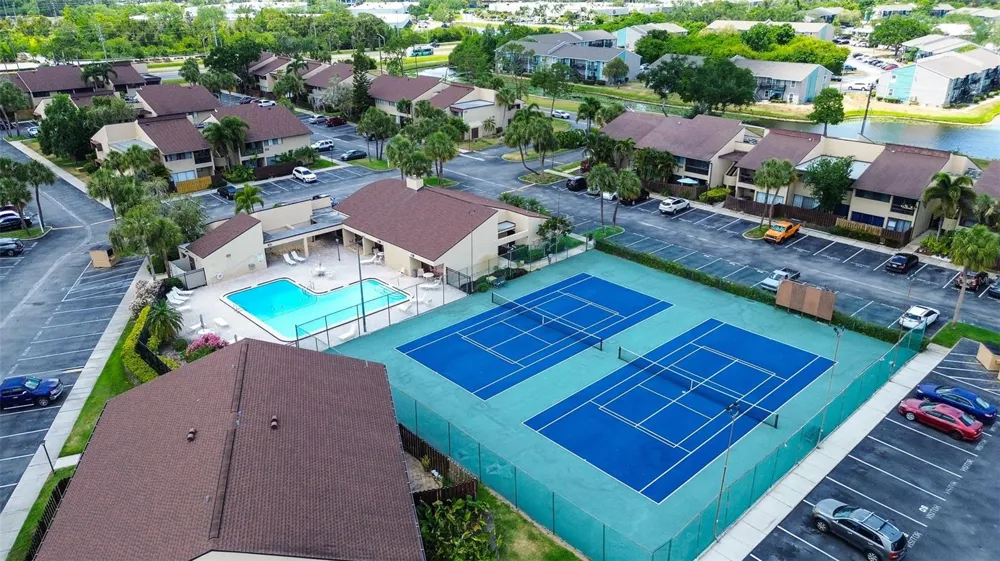 860 S VILLAGE DRIVE #106 St Petersburg, FL 33716