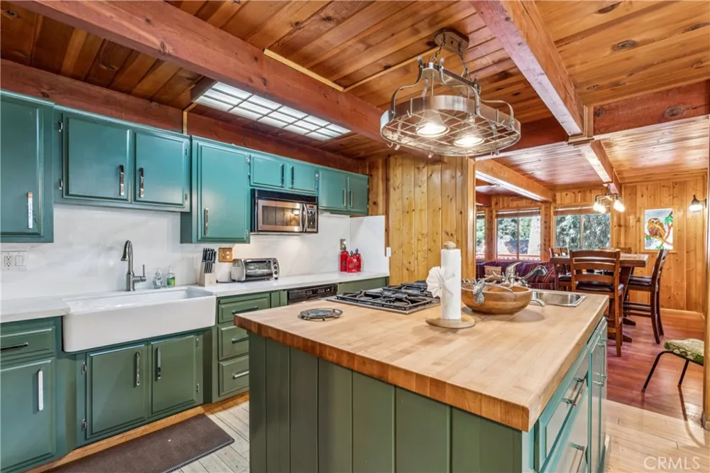 31345 Cedarwood Running Springs, CA 92382