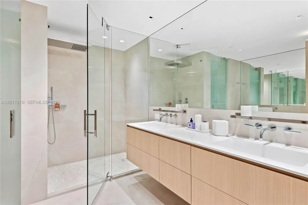 19242 Fisher Island Dr #19242 Miami Beach, FL 33109