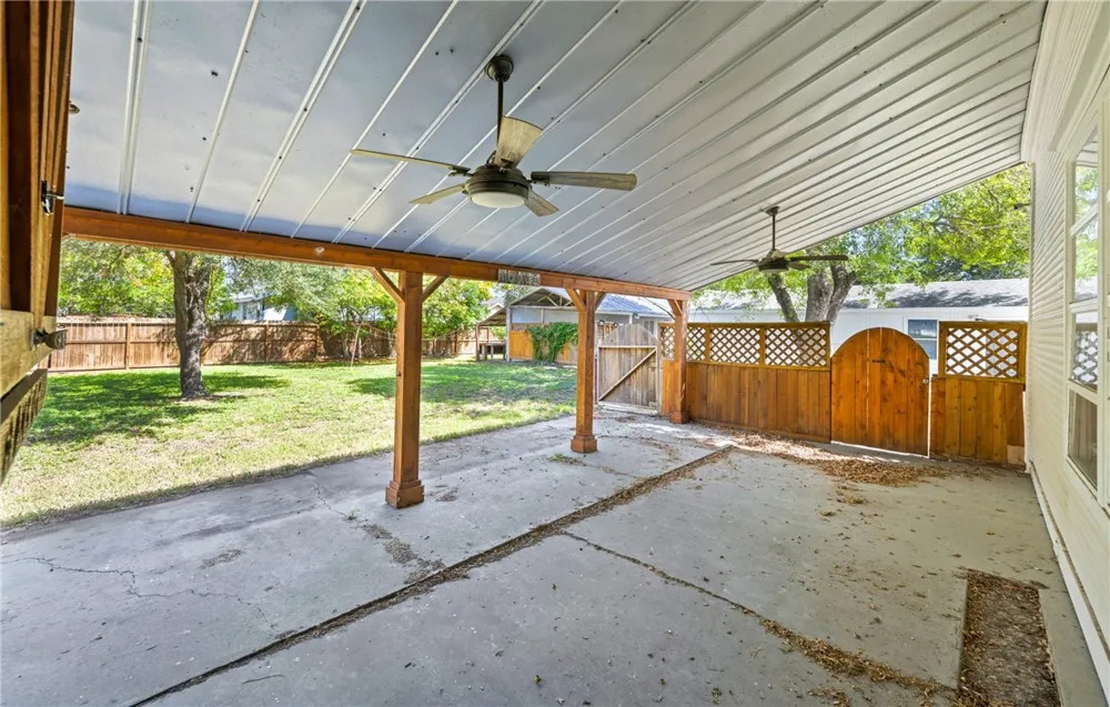 514 W 4th Street Sinton, TX 78387