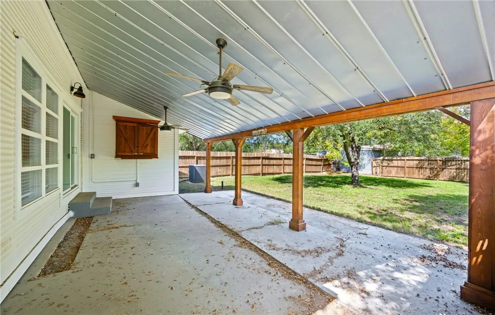 514 W 4th Street Sinton, TX 78387
