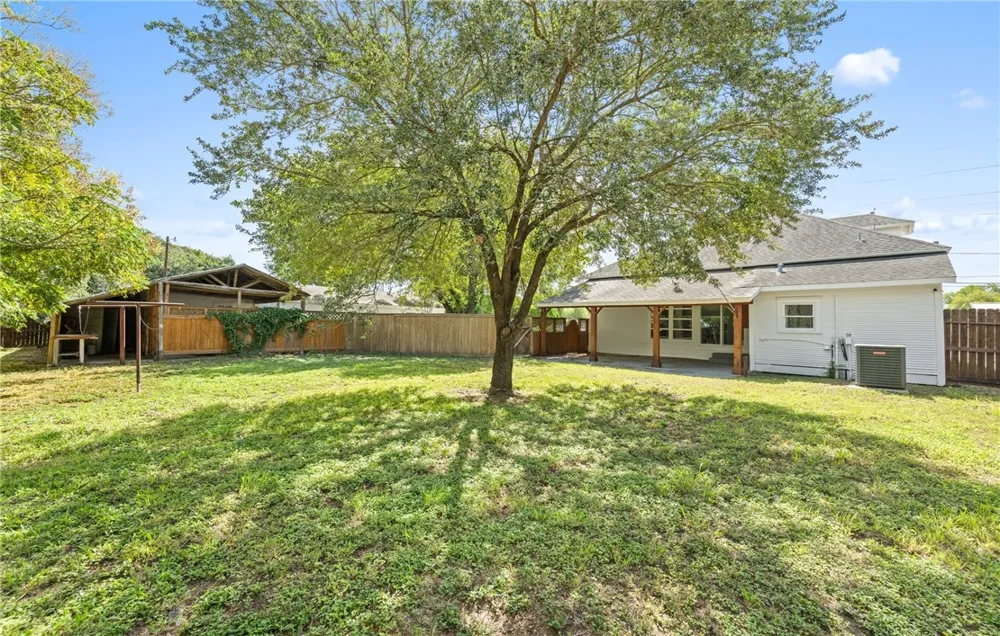 514 W 4th Street Sinton, TX 78387