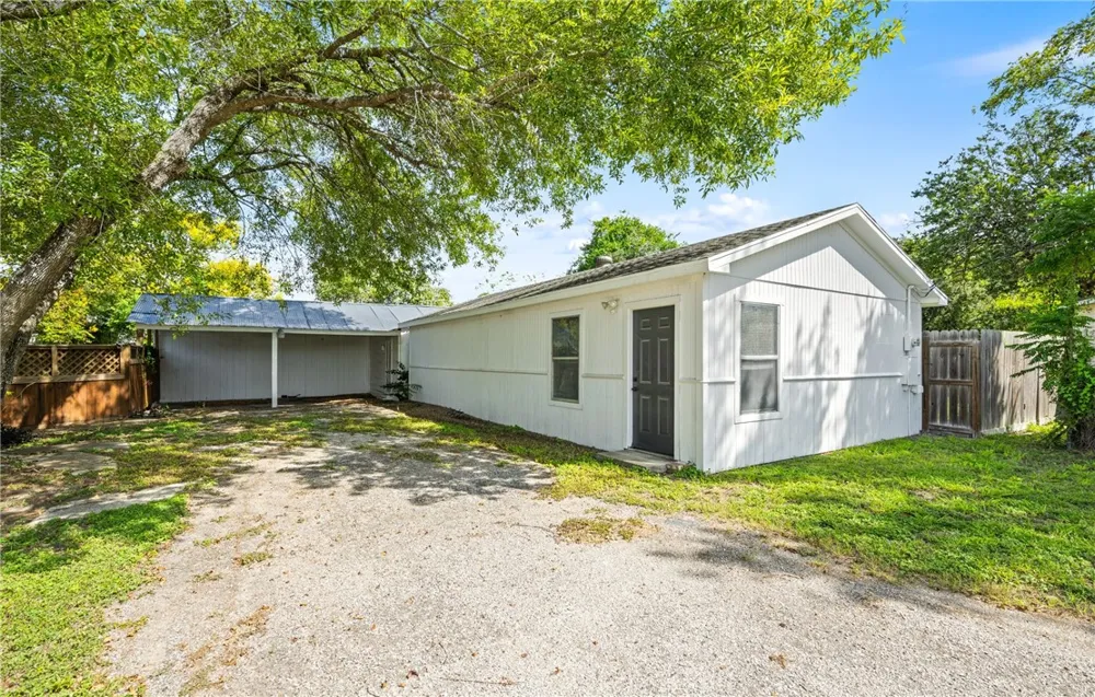 514 W 4th Street Sinton, TX 78387