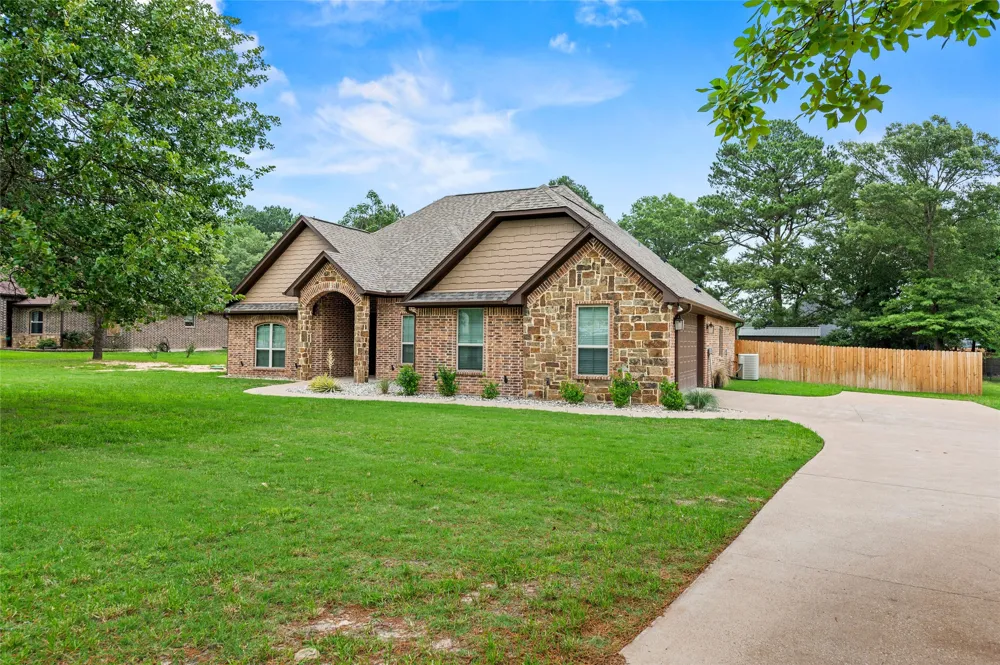 189 County Road 2321 Mineola, TX 75773