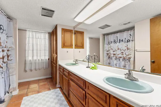 350 Ullrich Marion, TX 78124