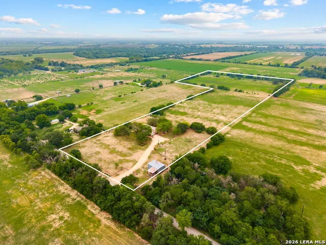 350 Ullrich Marion, TX 78124