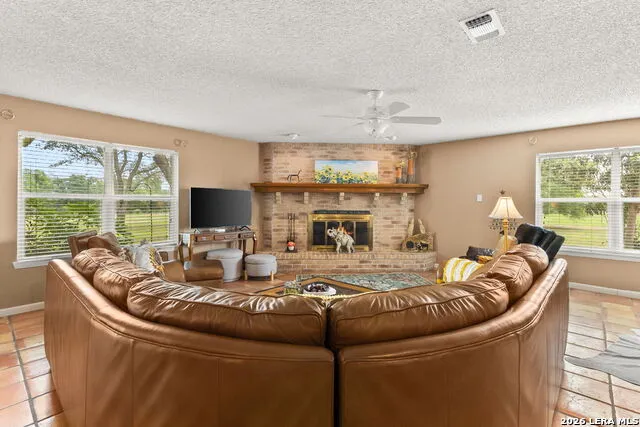 350 Ullrich Marion, TX 78124