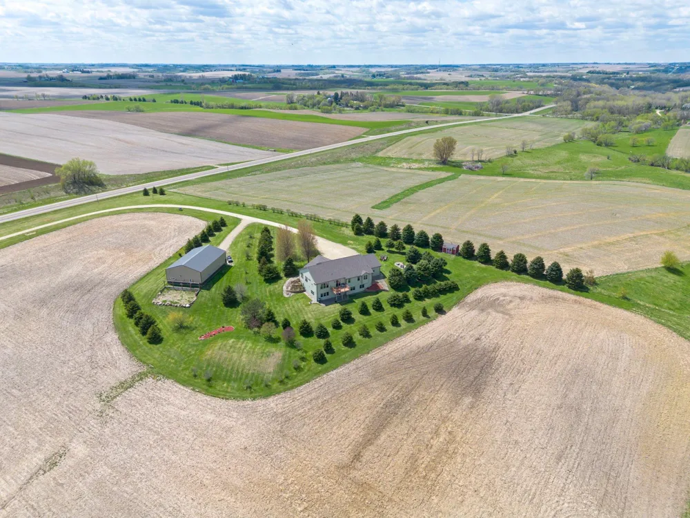 15585 County 9 Boulevard Goodhue, MN 55027
