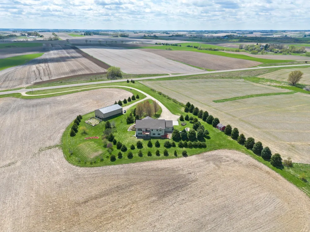 15585 County 9 Boulevard Goodhue, MN 55027
